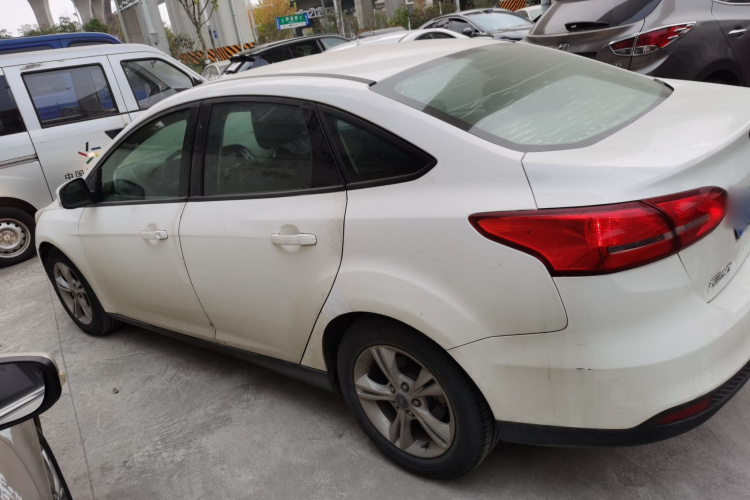 福特 福克斯 2017款 三厢 1.6L 手动舒适型智行版车身外观6003