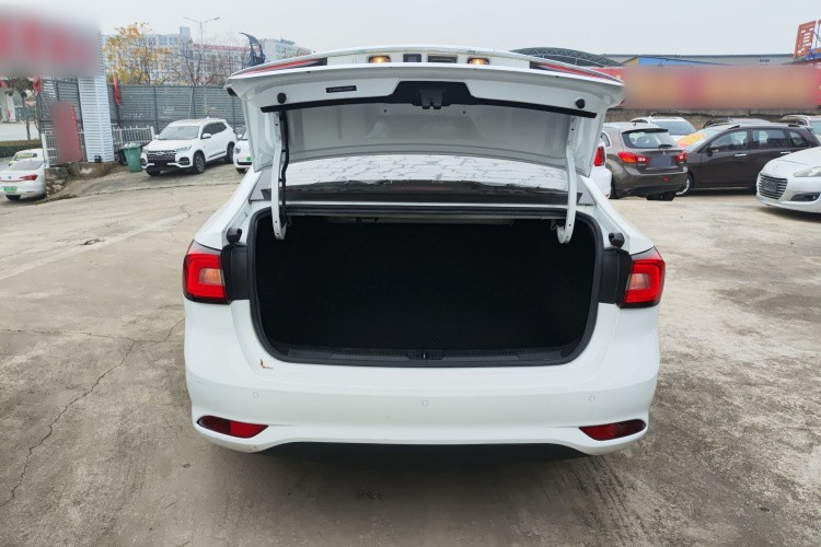 荣威i5 2020款 1.5L 手动4G互联领豪旗舰版机舱底盘23