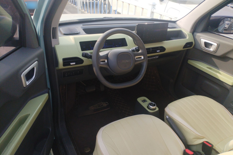 吉利银河 2024款 熊猫mini 200km 耐力熊中控内饰12