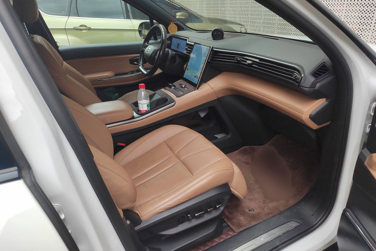 蔚来ES8 2020款 580KM 签名版 六座版中控内饰7004