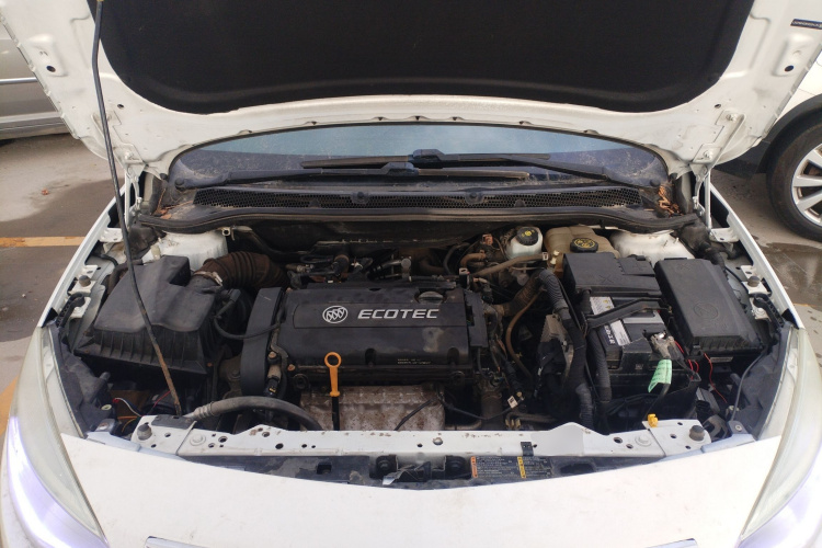 别克 英朗 2014款 XT 1.6L 自动时尚版机舱底盘24