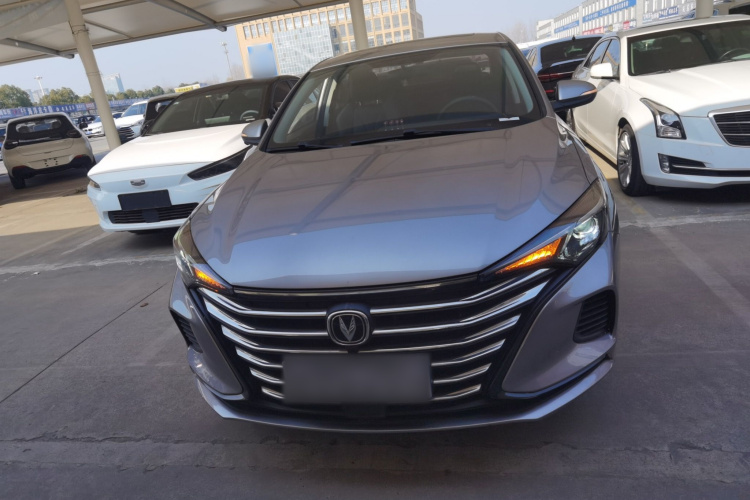 长安 逸动 2021款 PLUS 1.6L GDI CVT豪华型车身外观2