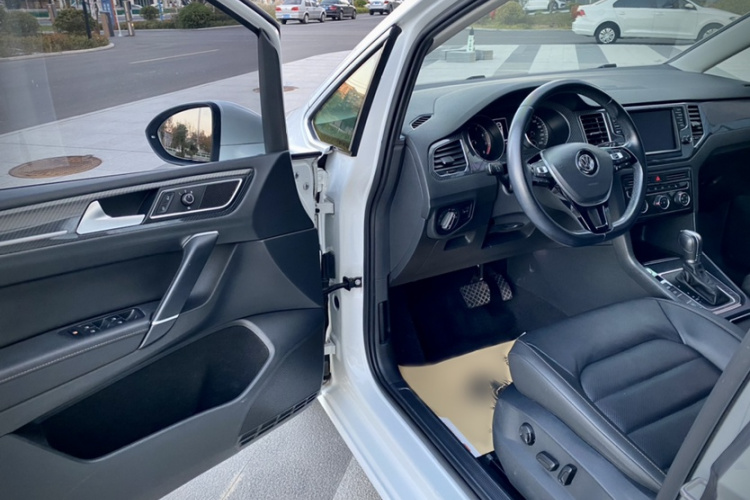 大众 高尔夫·嘉旅 2016款 230TSI 自动豪华型中控内饰7002