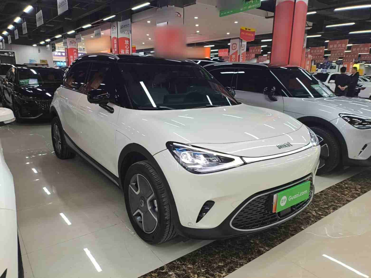 车辆右前45度角展示
