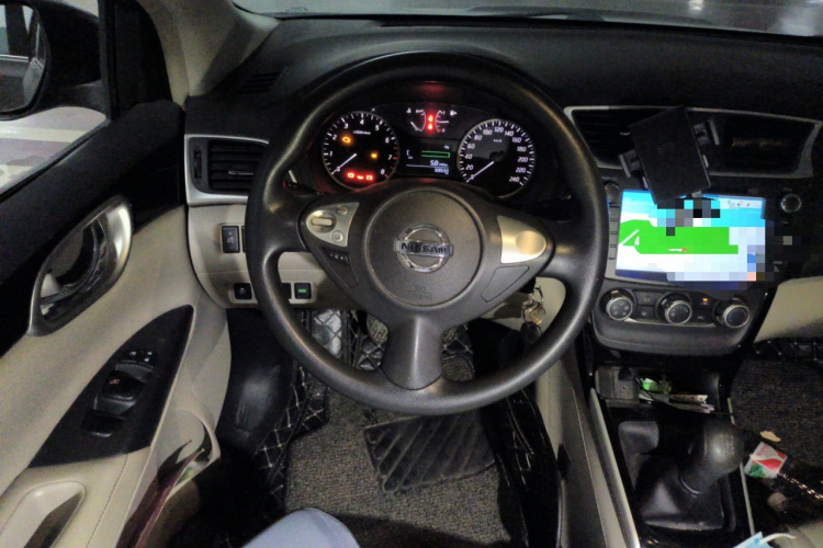 日产 轩逸 2016款 1.6XL 手动豪华版中控内饰13