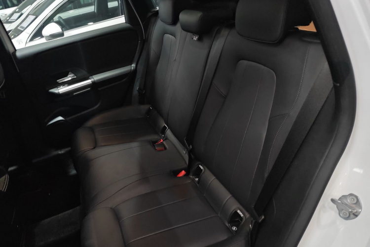 奔驰B级 2022款 改款二 B 200 时尚型中控内饰21