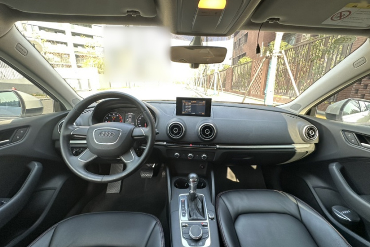 奥迪A3 2014款 Sportback 35 TFSI 自动进取型中控内饰7007