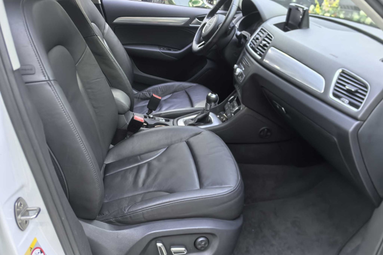 奥迪Q3 2017款 35 TFSI 风尚型中控内饰7010