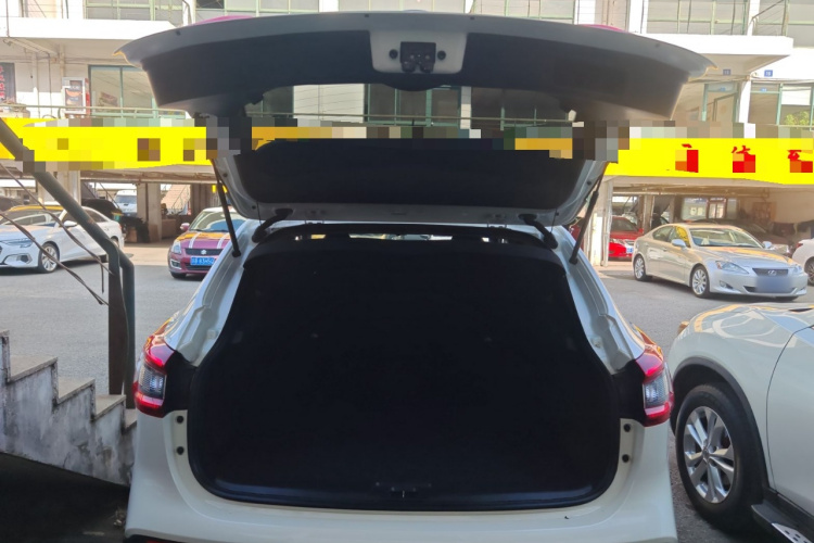 日产 逍客 2023款 经典 2.0L CVT XV舒适版机舱底盘23