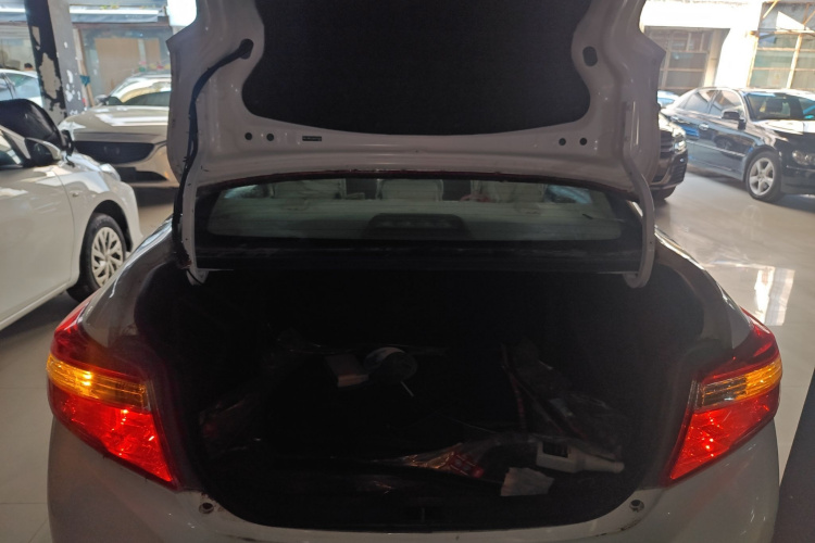 丰田 威驰 2014款 1.5L 自动智臻版机舱底盘23