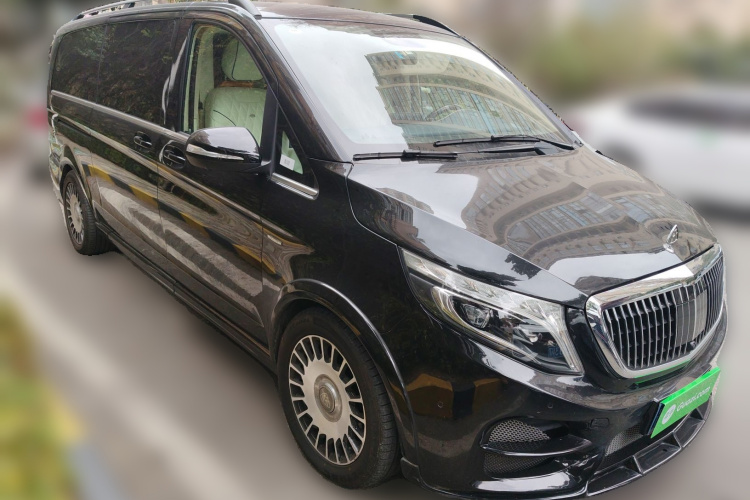 奔驰V级 2018款 V 260 L 尊贵加长版 国VI车身外观6002