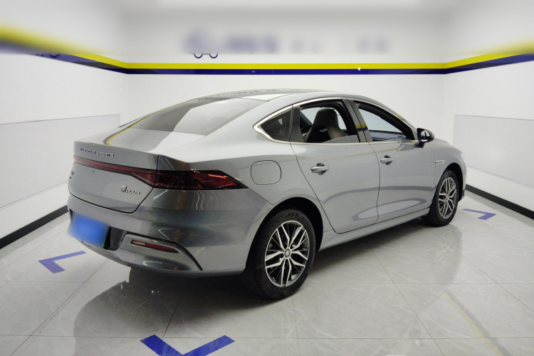 比亚迪 秦PLUS 2021款 DM-i 120KM 尊贵型车身外观7