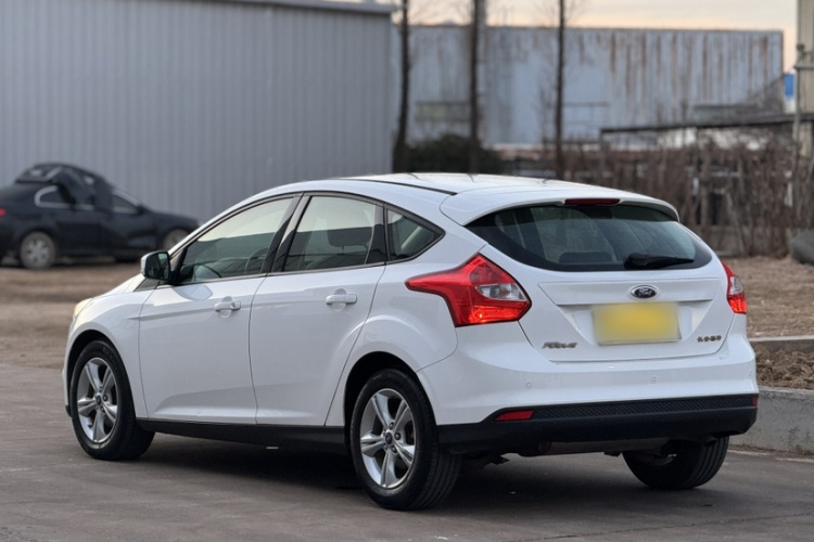 福特 福克斯 2012款 两厢 1.6L 手动风尚型车身外观6001