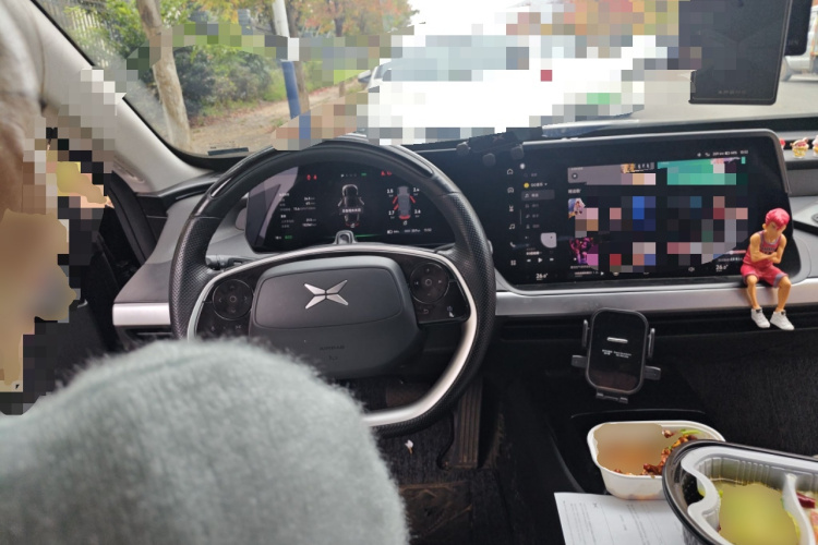 小鹏P7 2022款 586G中控内饰13