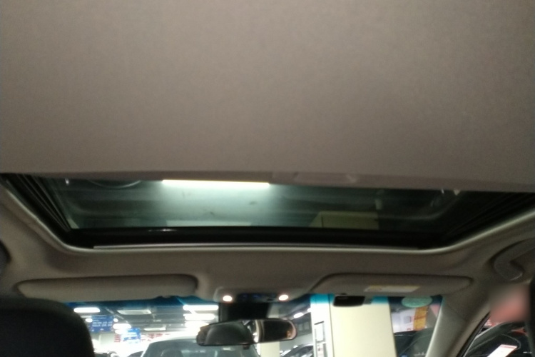 丰田 凯美瑞 2018款 2.0G 豪华版中控内饰22