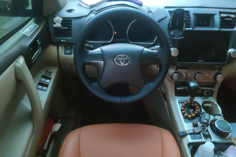 丰田 汉兰达 2013款  2.7L 两驱5座紫金版中控内饰13