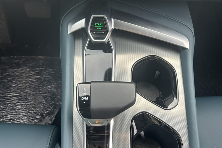 名爵 MG7 2023款 2.0T 自动Trophy+激擎耀世版中控内饰7012