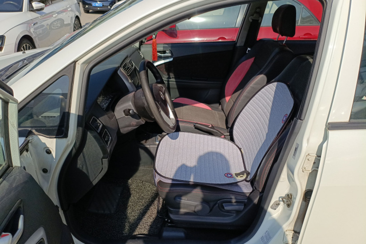 铃木 利亚纳A6 2014款 两厢 1.4L 手动理想型局部细节19