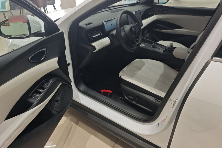 比亚迪 海豹06新能源 2024款 DM-i 80KM尊贵型中控内饰7003