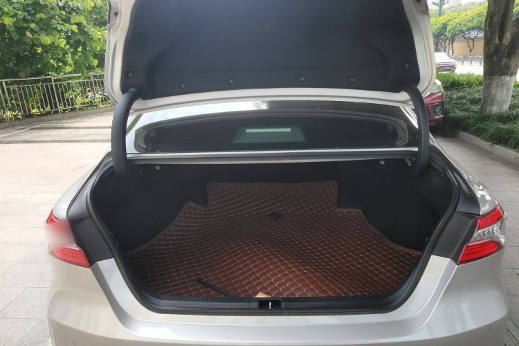 丰田 凯美瑞 2018款 2.0G 豪华版中控内饰23