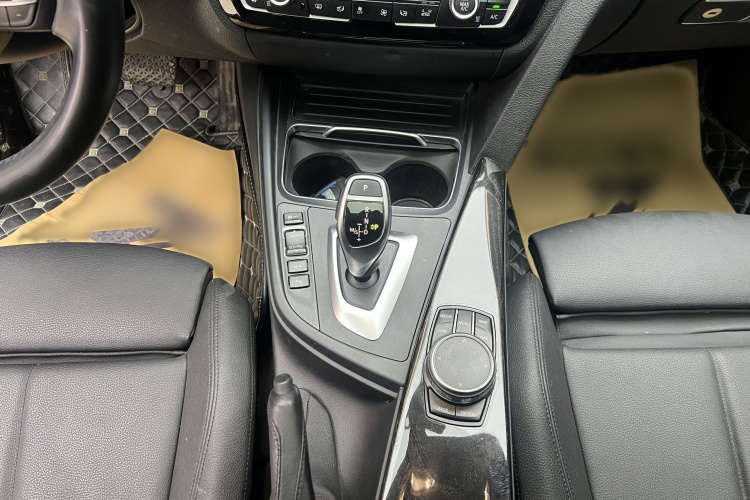 宝马3系 2019款 320Li M运动曜夜版中控内饰7004