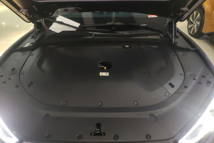 鸿蒙智行 问界M5 2025款 增程   Ultra 四驱版机舱底盘24