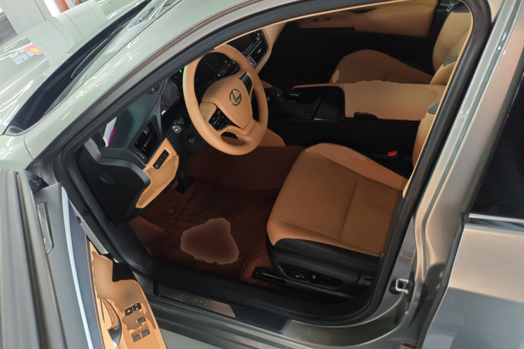 雷克萨斯ES 2025款 200 臻享版中控内饰20