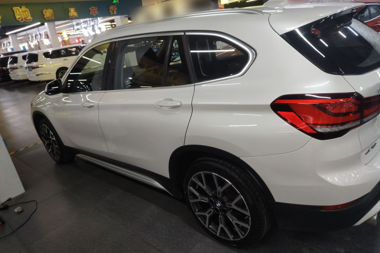 宝马X1 2020款 xDrive25Li 尊享型车身外观6001