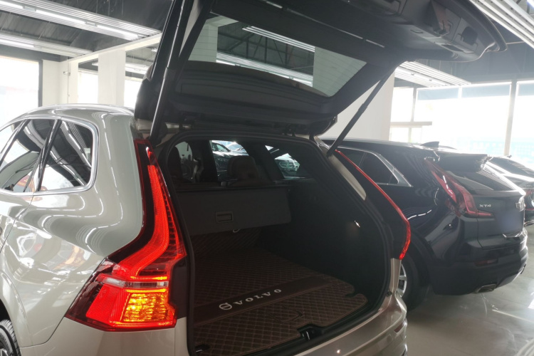 沃尔沃XC60 2024款 B5 四驱智逸豪华版机舱底盘23