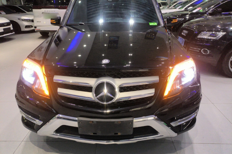 奔驰GLK级 2015款 GLK 300 4MATIC 时尚型 极致版车身外观2