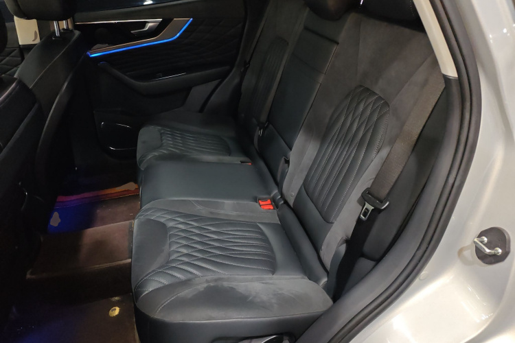 红旗HS5 2022款 改款 2.0T 智联旗享版中控内饰21