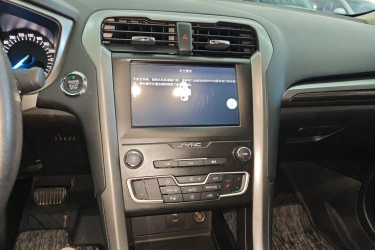 福特 蒙迪欧 2017款 EcoBoost 200 时尚型中控内饰16