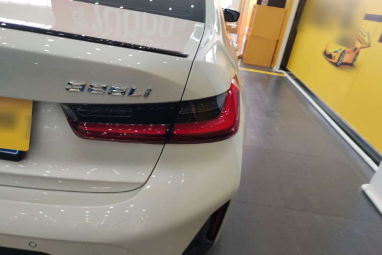 宝马3系 2024款 325Li M运动曜夜套装车身外观6006