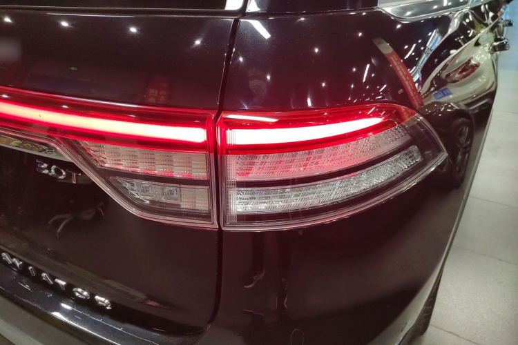 林肯 飞行家 2021款 3.0T V6 四驱行政版车身外观9