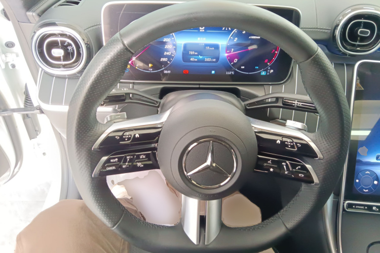 奔驰C级 2023款 C 200 L 运动版中控内饰13