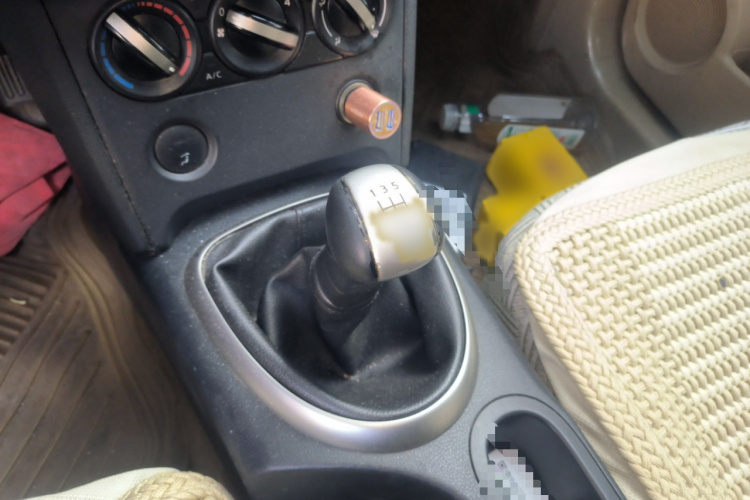 日产 逍客 2012款 1.6XE 风 5MT 2WD局部细节18