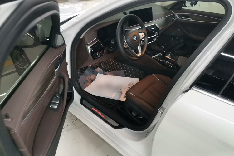宝马5系 2021款 530Li xDrive 豪华套装中控内饰7003
