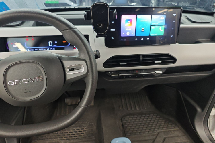 吉利银河 2023款 熊猫mini 200km 耐力熊中控内饰12