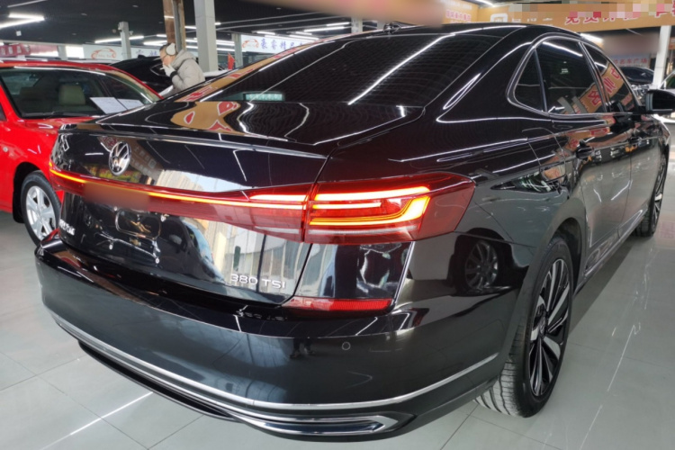 大众 帕萨特 2025款 出众款 380TSI 龙腾版车身外观6005