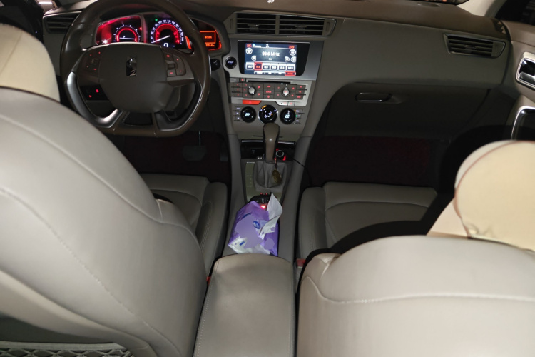 DS 5LS 2014款 1.6T 豪华版THP160中控内饰12