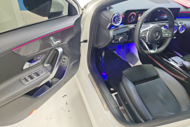 奔驰A级 2022款 改款三 A 200 L 运动轿车时尚型中控内饰20