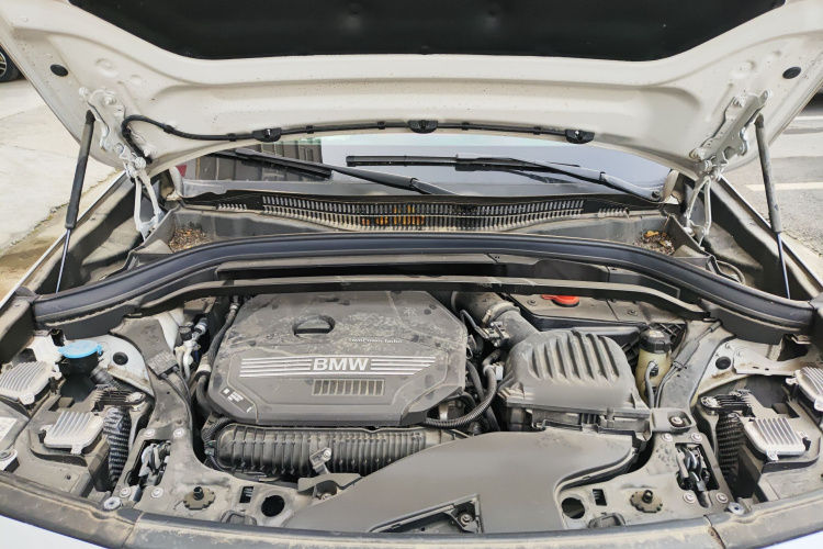 宝马X2 2023款 sDrive25i M运动曜夜版机舱底盘24