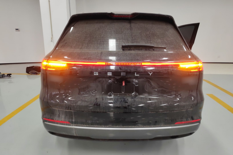 吉利银河 银河星舰7 EM-i 2025款 120km 启航+版车身外观6