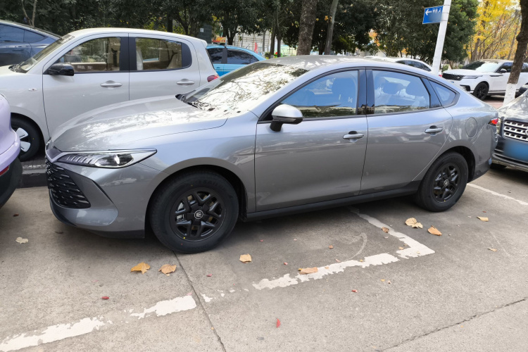 比亚迪 秦PLUS 2025款 DM-i 智驾版 55KM领先型车身外观4