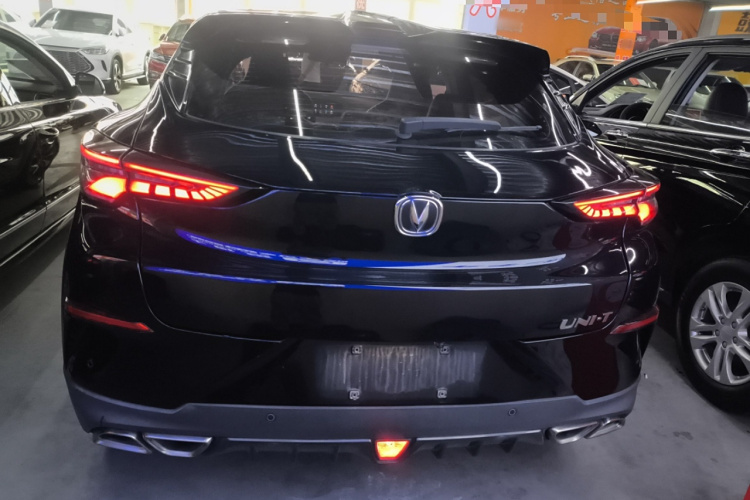 长安UNI-T 2020款 1.5T 旗舰型车身外观6004