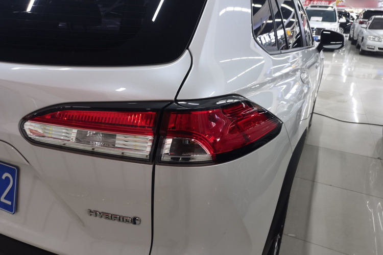 丰田 卡罗拉锐放 2023款 双擎 2.0L 先锋版车身外观9