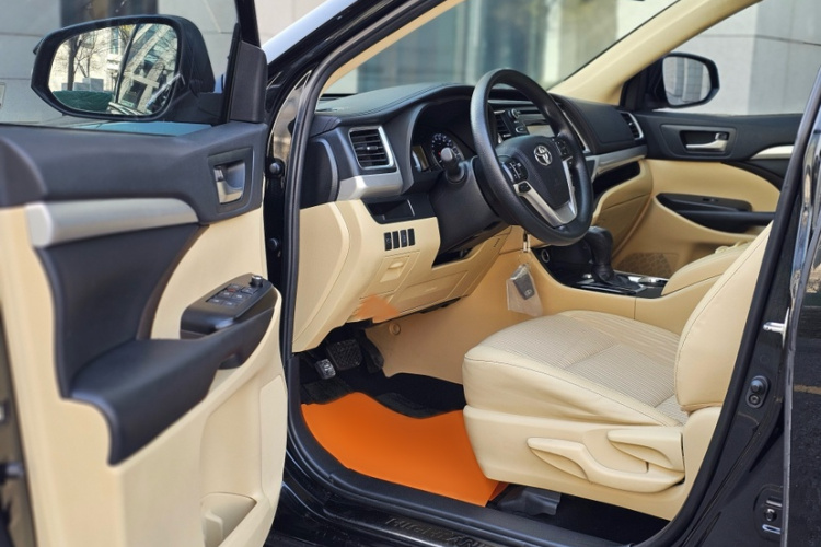 丰田 汉兰达 2018款 2.0T 两驱精英版 5座 国VI中控内饰7002