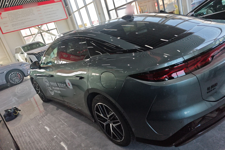 比亚迪 汉L 2025款 DM-p 四驱激光雷达旗舰型车身外观4