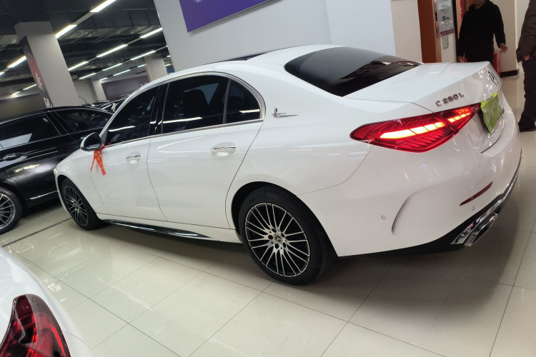 奔驰C级 2022款 C 260 L 运动版车身外观4
