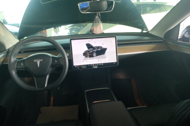 特斯拉 Model Y 2022款 长续航全轮驱动版中控内饰12